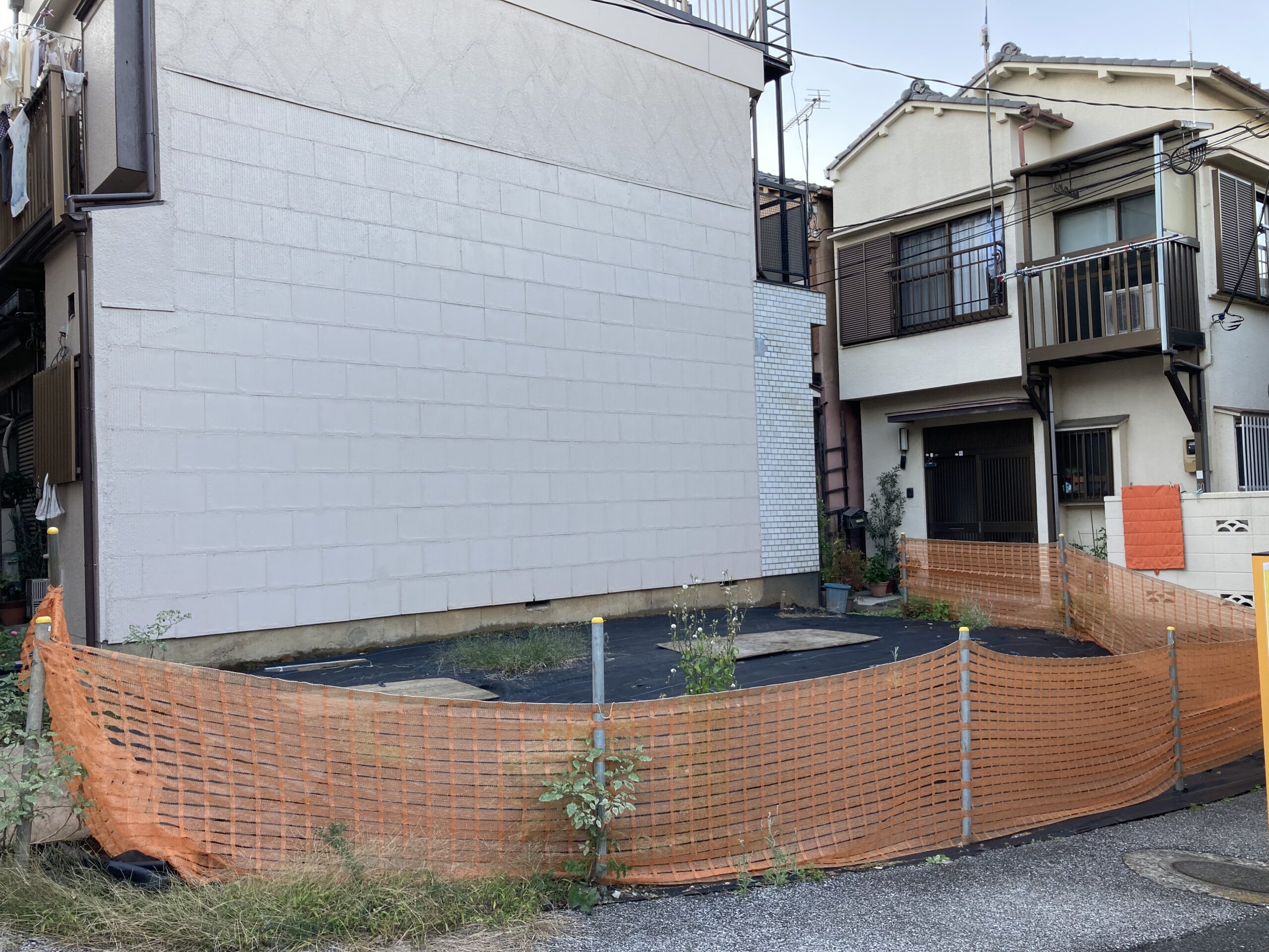 北区滝野川の狭小変形地（建築前・敷地全景）